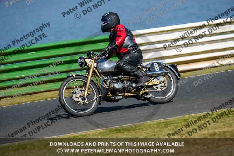 Vintage motorcycle club;eventdigitalimages;mallory park;mallory park trackday photographs;no limits trackdays;peter wileman photography;trackday digital images;trackday photos;vmcc festival 1000 bikes photographs